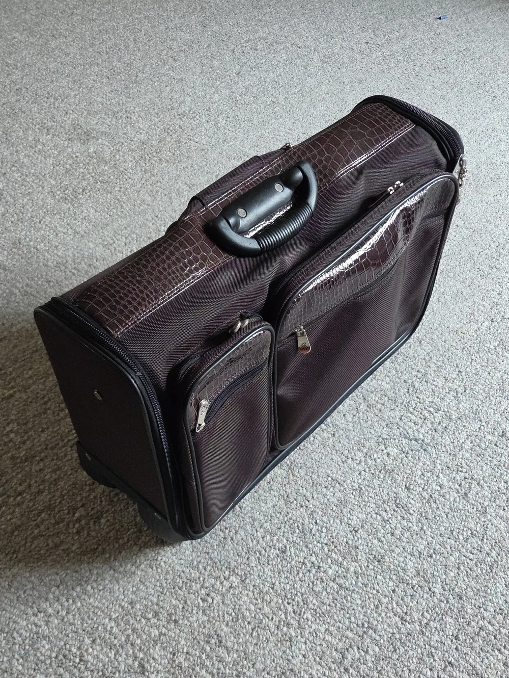 Brown 4 Wheels Rolling Carryon Travel Bag - Classic Professional Carry.